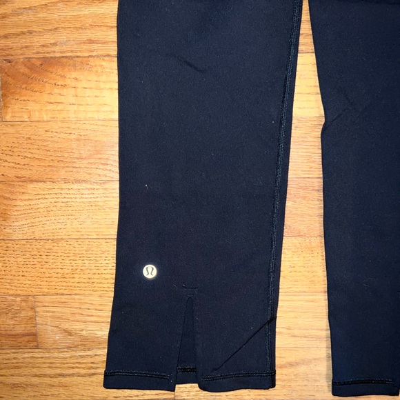 Lululemon Leggings - Mid Rise - Cropped 2 - Picture 3 of 3